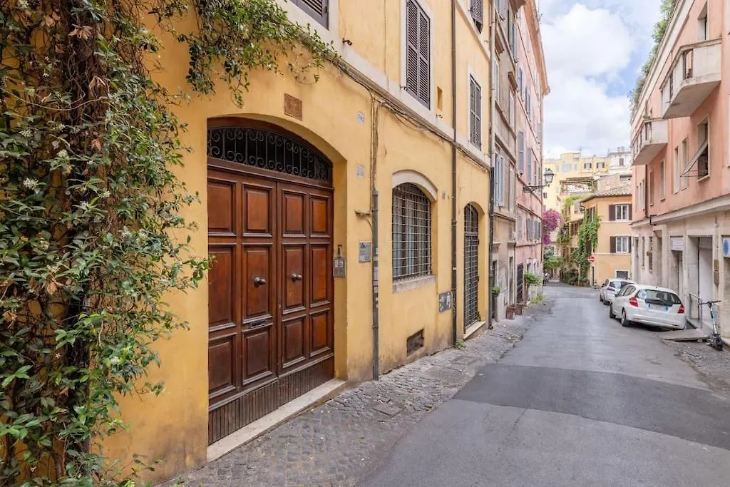 Urent - Colosseum Charming Apartment Rome 0*,